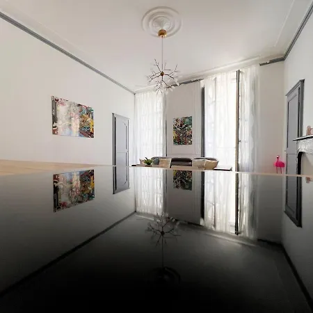 L'haussmanien Apartment