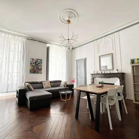 شقة L'haussmanien نانت